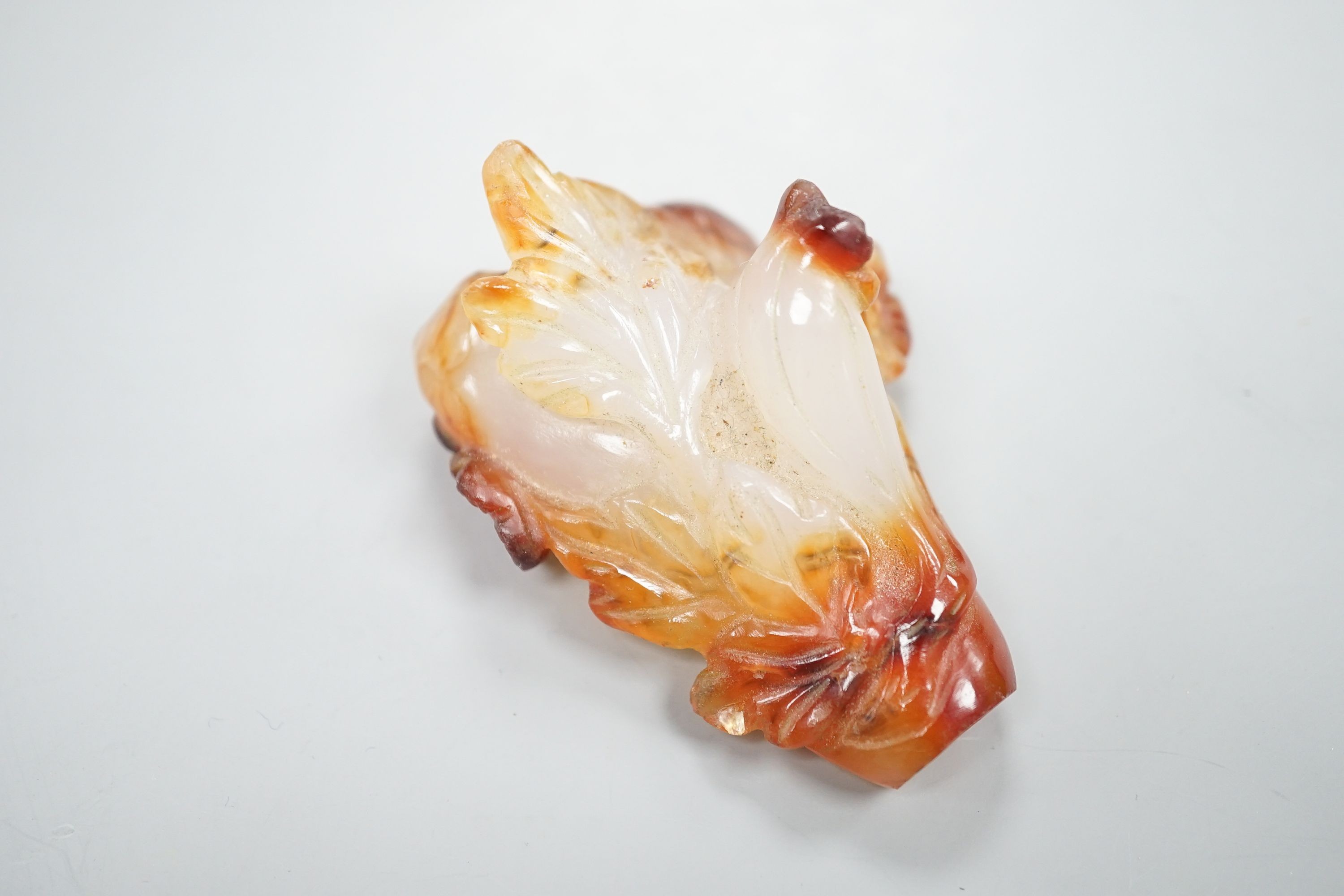 A Chinese agate/chalcedony snuff bottle, 19th/20th century, 7cm